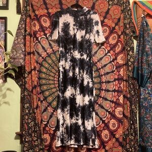 Tie-Dye Black & White Short-Sleeve Maxi Dress